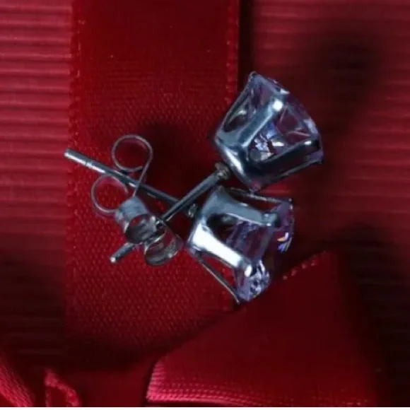 NEW Cubic Zirconia Diamond Stud Earrings - Picture 6 of 11